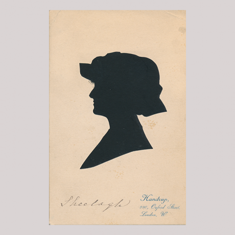 
        Front of silhouette, Woman wearing a hat and looking to the left