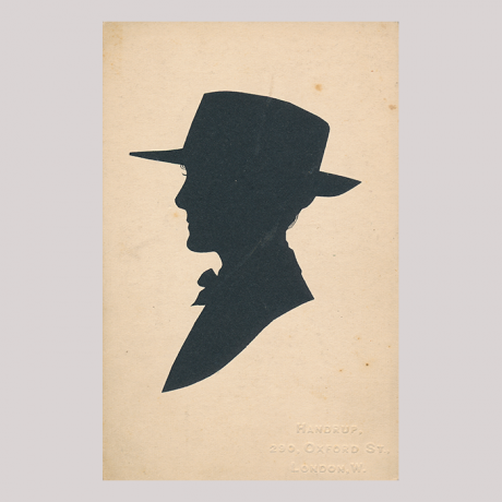 
        Front of silhouette, Woman wearing a hat and looking to the left