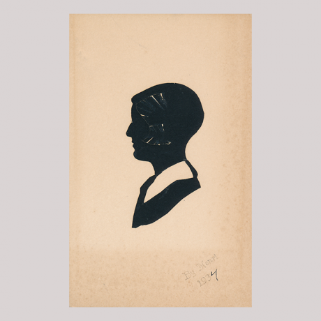 
        Front of silhouette, Boy with a white collar looking to the left
