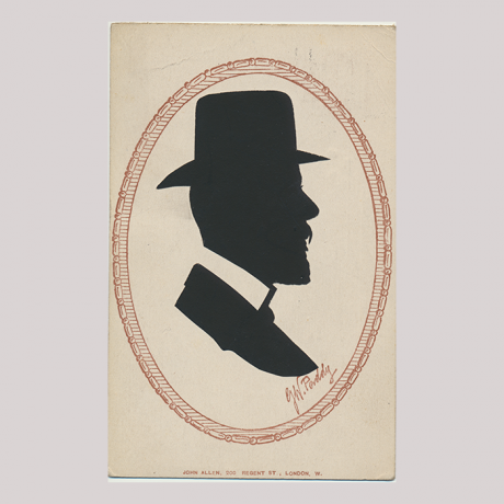 
        Front of silhouette, Man wearing a hat and looking to the right